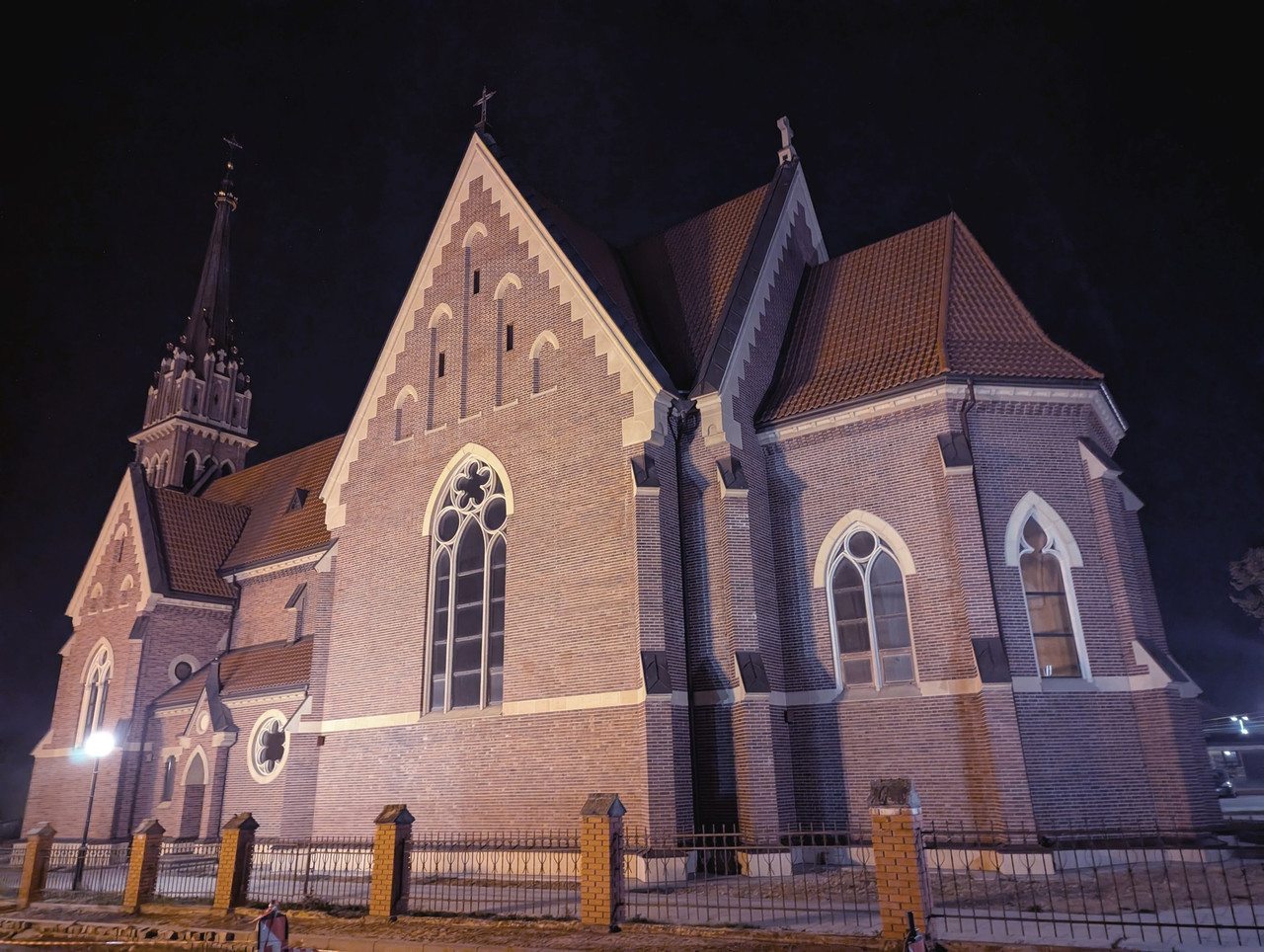 Rozbudowa kościoła Sróże